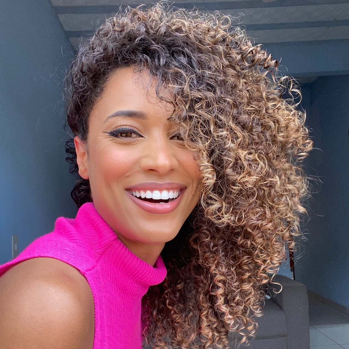 Vanessa Amora Instabio Linkbio