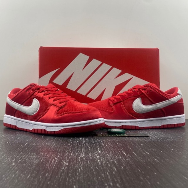 NIKE—Dunk